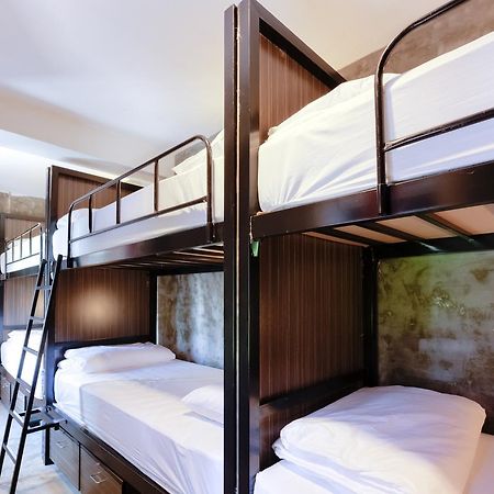 Revolution Hostel Asoke Bangkok Kültér fotó