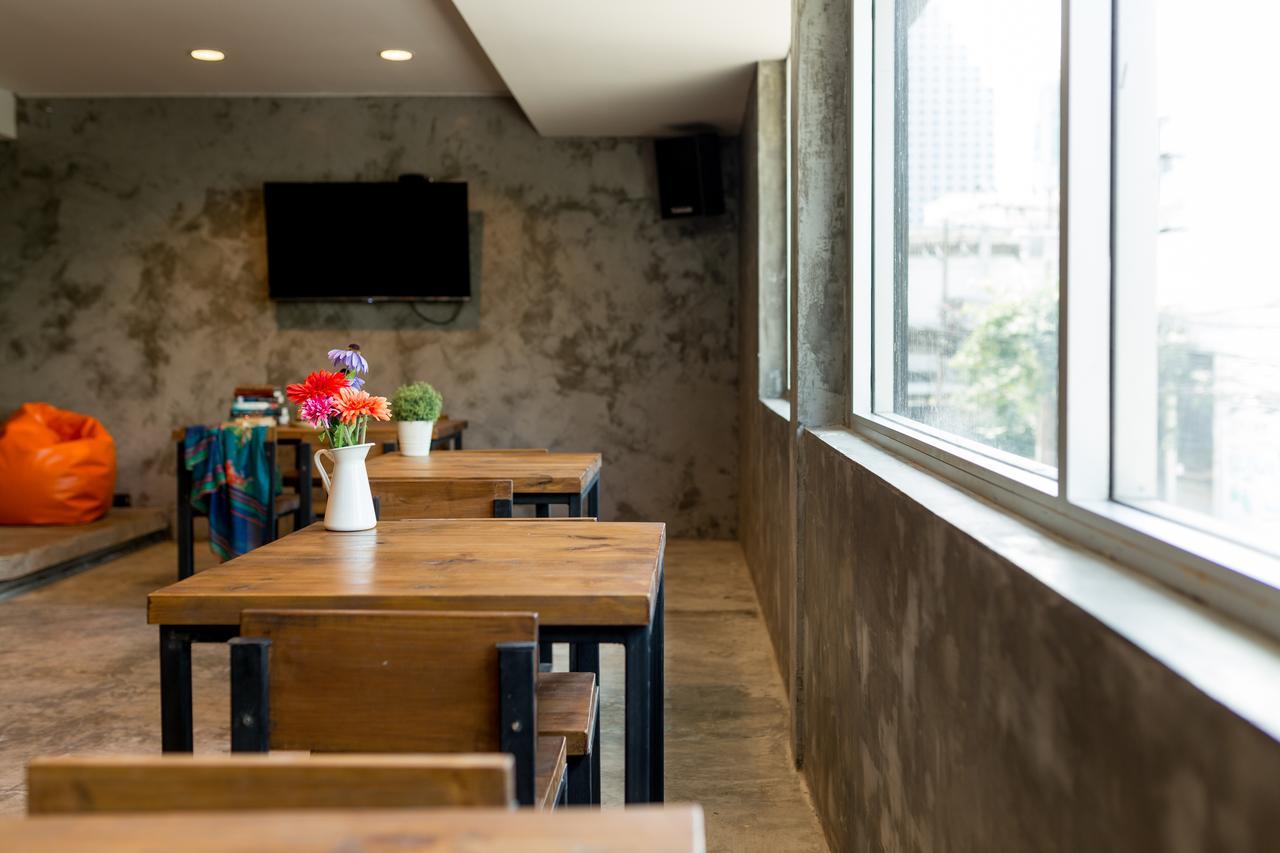 Revolution Hostel Asoke Bangkok Kültér fotó