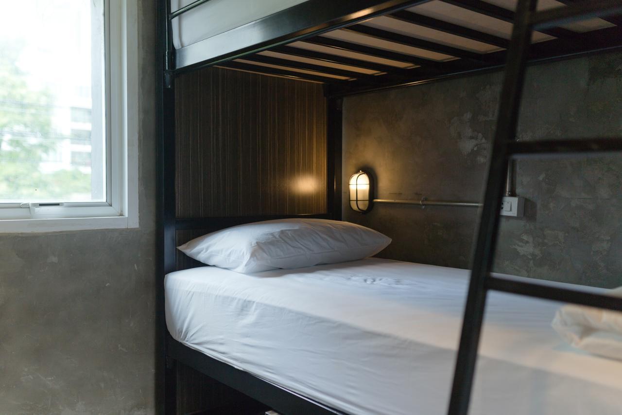 Revolution Hostel Asoke Bangkok Kültér fotó