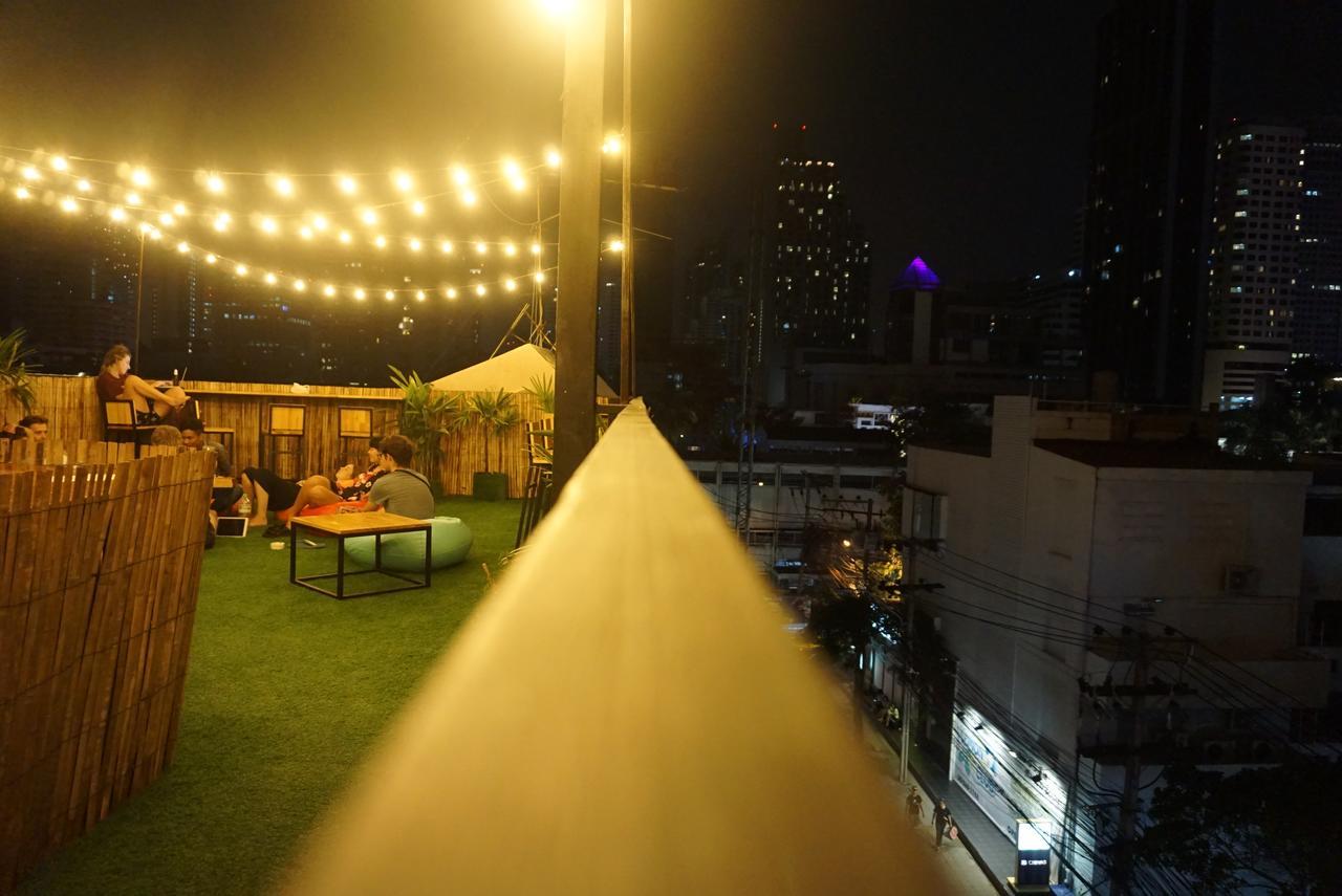 Revolution Hostel Asoke Bangkok Kültér fotó